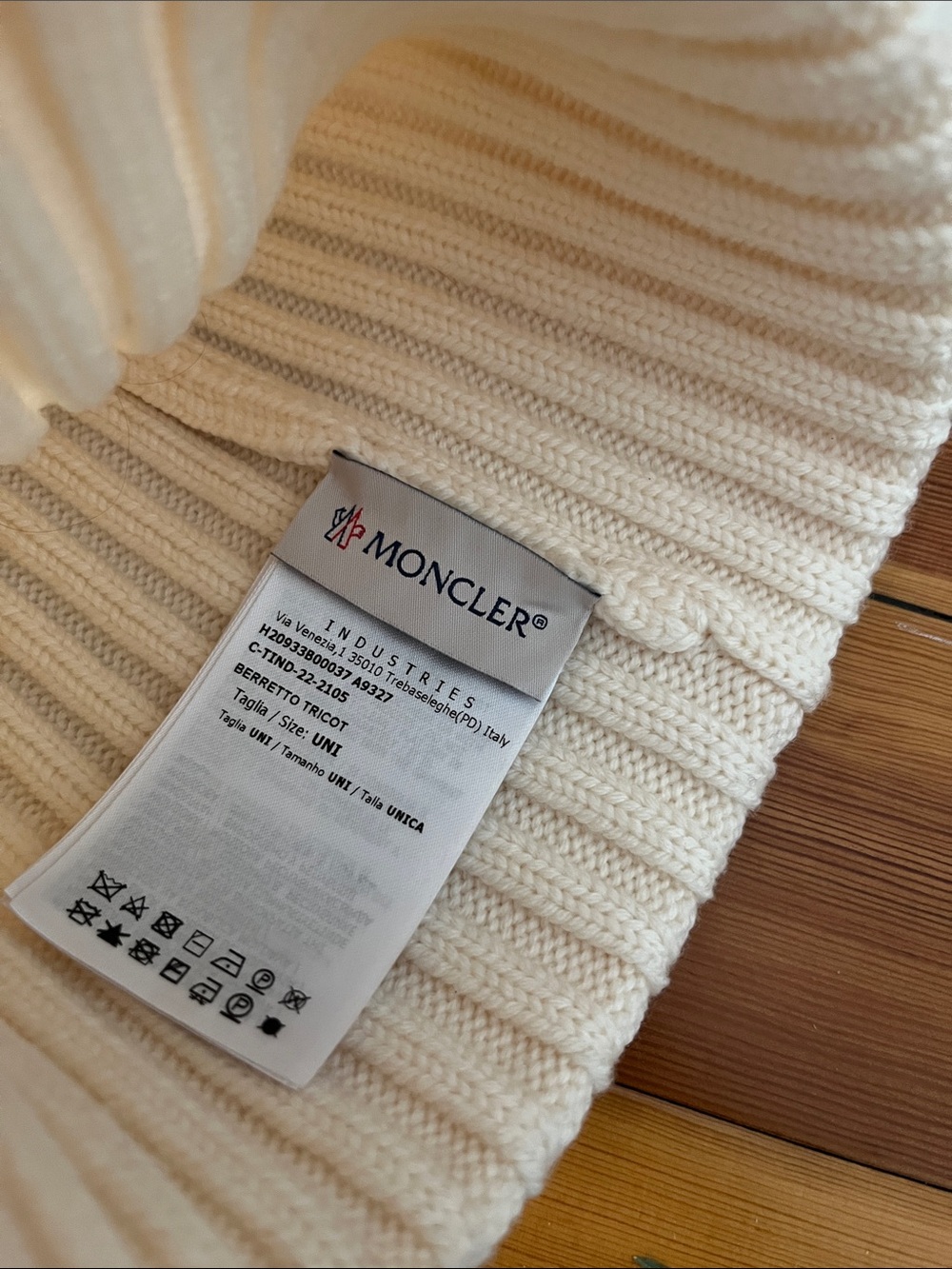Moncler Cream Ribbed Fold-Cuff Beanie with Logo Patch - Picture 2 of 3